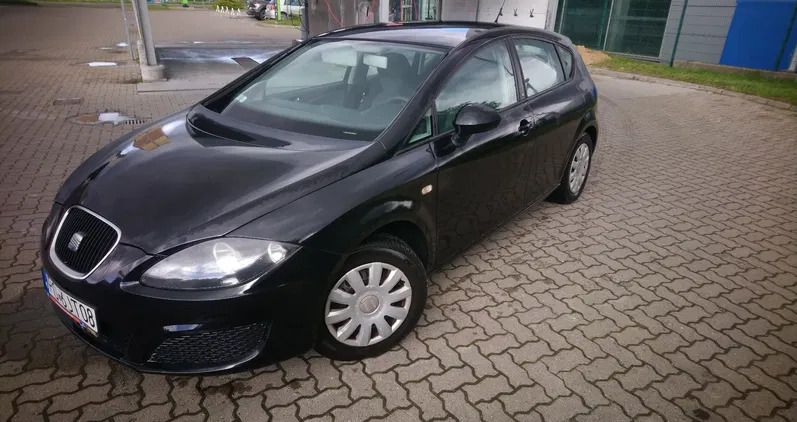 poznań Seat Leon cena 14500 przebieg: 190730, rok produkcji 2010 z Poznań